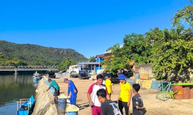 MENYAMBUT-HARI-BHAYANGKARA-KE-80,-SAT-POLAIRUD-POLRES-MANGGARAI--POLDA-NTT,-GELAR-BAKTI-SOSIAL-BERSIHKAN-PANTAI-DAN-SUNGAI-BERSAMA-MASYARAKAT