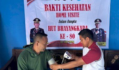 SAMBUT-HARI-BHAYANGKARA-KE-80,-POLRES-MANGGARAI-GELAR-BAKTI-KESEHATAN-MELALUI-HOME-VISIT-BAGI-PERSONEL-YANG-SAKIT