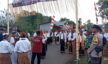 Bhabinkamtibmas-Reok-Barat-Laksanakan-Pengamanan-Penjemputan-Yubilaris-dalam-Rangka-Pesta-Perak-25-Tahun-Imamat