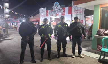 Bhabinkamtibmas-Polres-Manggarai-Bersama-Dinas-Perhubungan-Amankan-Festival-Ekonomi-dan-Bisnis,-Wujudkan-Kegiatan-Berjalan-Aman-dan-Kondusif