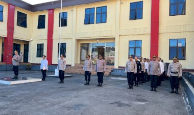 Kapolres-Manggarai-Pimpin-Apel-Jam-Pimpinan,-Tegaskan-Semangat-Pengabdian-dan-Sampaikan-Apresiasi-atas-Keberhasilan-Personel-Menyukseskan-Hari-Bhayangkara-Ke-80