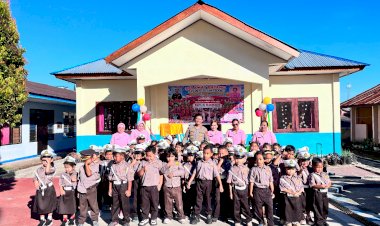KAPOLRES-MANGGARAI-DAN-KETUA-BHAYANGKARI-CABANG-MANGGARAI-HADIRI-MPLS-TK-BHAYANGKARI-09-RUTENG,-TANAMKAN-KARAKTER-POSITIF-SEJAK-DINI