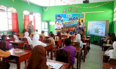 POLISI-MASUK-SEKOLAH*:-_Polres-Manggarai-Edukasi-Siswa-Baru-MTs-Amanah-Ruteng-tentang-Bahaya-Bullying,-Narkoba,-dan-Penyalahgunaan-Teknologi_