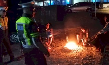 KOMITMEN-JAGA-KAMSELTIBCAR-LANTAS,-SATUAN-LALU-LINTAS-POLRES-MANGGARAI-TINGKATKAN-PATROLI-MALAM-ANTISIPASI-BALAP-LIAR-DAN-LAKA-LANTAS