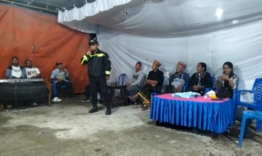 Bhabinkamtibmas-Polres-Manggarai-Laksanakan-Pengamanan-Pesta-Sekolah-di-Desa-Kakor,-Sampaikan-Imbauan-Kamtibmas-kepada-Masyarakat