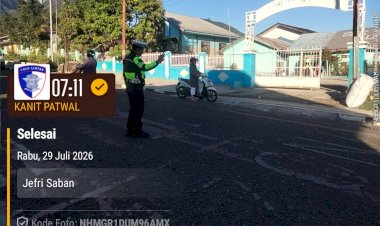 Personel-Polres-Manggarai-Laksanakan-Pengaturan-Lalu-Lintas-Pagi,-Wujud-Pelayanan-Prima-kepada-Masyarakat