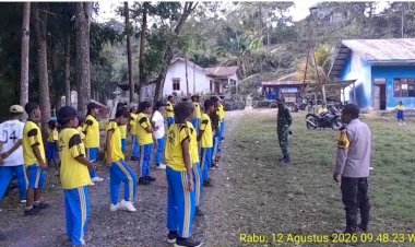 Bhabinkamtibmas-Dampingi-Latihan-Paskibraka-SMAN-1-Rahong-Utara,-Wujudkan-Sinergitas-Jaga-Kamtibmas
