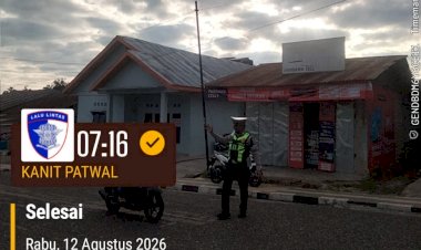 Sat-Lantas-Polres-Manggarai-Laksanakan-Pengaturan-Pagi,-Pastikan-Aktivitas-Masyarakat-Berjalan-Aman-dan-Lancar