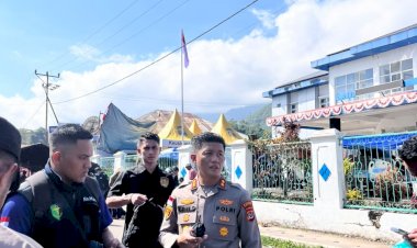 KAPOLRES-MANGGARAI-TERJUN-LANGSUNG-KE-LOKASI-TERDAMPAK-GEMPA,-INSTRUKSIKAN-PERSONEL-UTAMAKAN-EVAKUASI-KORBAN