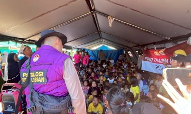 Polwan-Polres-Manggarai-dan-Tim-Psikolog-Polda-NTB-Hadir-Pulihkan-Trauma-Anak-Korban-Gempa-di-Reo