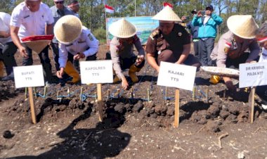 Polda-NTT-Dorong-Ketahanan-Pangan-melalui-Penanaman-Bawang-Putih-Serentak