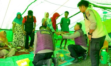 Polres-Manggarai-Hadir-Berikan-Trauma-Healing-dan-Bantuan-bagi-Penyintas-Gempa-Bumi