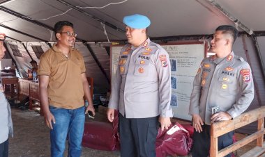 KABIDPROPAM-POLDA-NTT-LAKUKAN-PENGAWASAN-PERSONEL-DI-POSKO-PENGUNGSIAN-BARANG-KOLO