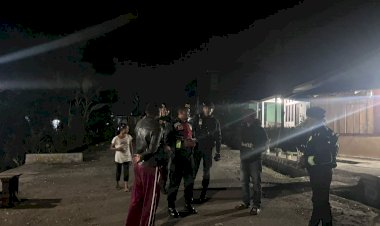 Sat-Samapta-Polres-Manggarai-Patroli-Pasca-Gempa,-Imbau-Warga-Pengungsian-Tetap-Waspada