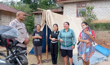 Bhabinkamtibmas-Polres-Manggarai-Data-Tenda-Pengungsian-Mandiri,-Pastikan-Kondisi-Warga-Terpantau