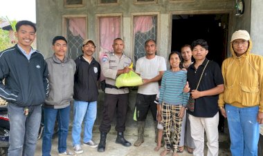 Bhabinkamtibmas-Kelurahan-Waso-Kawal-Penyaluran-Bantuan-Gempa-ke-13-Kamp-Pengungsian