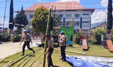 Peduli-Pendidikan-Anak-Korban-Bencana,-Anggota-Polres-Manggarai-Bangun-Tenda-Darurat-Belajar-untuk-Anak-TK-Kemala-Bhayangkari
