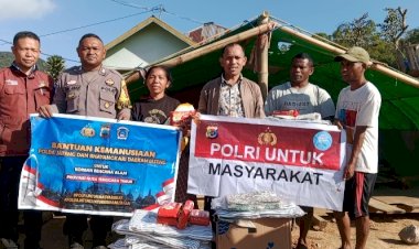 Bhabinkamtibmas-Desa-Nao-Salurkan-Bantuan-Polda-Jateng-kepada-Warga-Terdampak-Gempa-di-Desa-Ruang