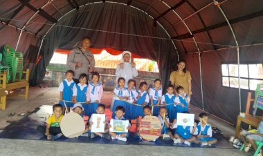 Pasca-Gempa-Bumi,-Kanit-Binpolmas-Polres-Manggarai-Sambangi-PAUD-dan-Berikan-Motivasi-kepada-Anak-anak