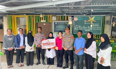 KAPOLRES-MANGGARAI-SERAHKAN-BANTUAN-RENOVASI-SEKOLAH-TERDAMPAK-GEMPA-DARI-KAPOLDA-NTT--UNTUK--MI-DEEM-ASSALAM--RUTENG