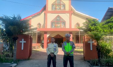 Polres-Manggarai-Laksanakan-Pengamanan-Ibadah-Hari-Minggu,-Wujud-Kehadiran-Polri-Berikan-Rasa-Aman-kepada-Masyarakat