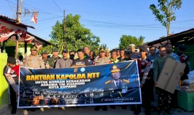 Polri-Peduli,-Kapolda-NTT-Salurkan-Bantuan-untuk-9-Keluarga-TNI-AD-Terdampak-Kebakaran-Asrama-Kuanino*