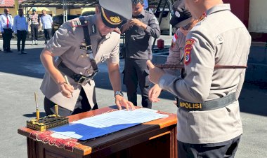 AKP-Sadikin-Resmi-Jabat-Kasat-Lantas-Polres-Manggarai,-Kapolres-Tekankan-Pelayanan-Humanis-dan-Dukungan-Pemulihan-Pascagempa