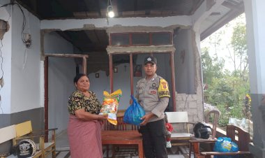 Polri-Salurkan-Bantuan-Kebutuhan-Pokok-kepada-Warga-Terdampak-Gempa-di-Kelurahan-Carep
