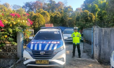 Satlantas-Polres-Manggarai-Kawal-Tim-Bantuan-Medis-Universitas-Trisakti-Menuju-Manggarai-Timur