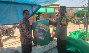 Kapolres-Manggarai-Salurkan-Bantuan-Terpal-ke-MAN-1-Manggarai,-Pastikan-Kegiatan-Belajar-Mengajar-Berjalan-Aman-Pascagempa
