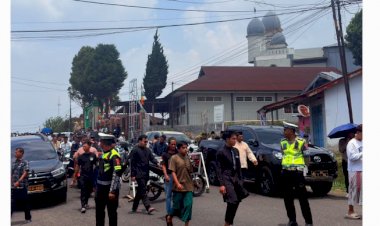 JUMAT-KELILING,-POLRES-MANGGARAI-HADIR-DI-TENGAH-UMAT,-PERKUAT-SEMANGAT-“POLISI-BERSAMA-MASYARAKAT”