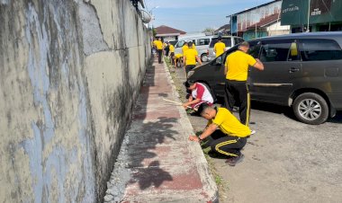 POLRES-MANGGARAI-GELAR-GREEN-POLICING-MELALUI-KERJA-BAKTI-BERSAMA-MASYARAKAT,-WUJUDKAN-LINGKUNGAN-BERSIH-DAN-LESTARI