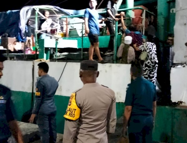 KP3 Laut Reo Laksanakan Pengamanan Kedatangan Kapal Perintis KM Anugrah Abadi I di Pelabuhan Reo