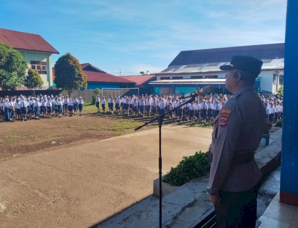 KASAT BINMAS SOSIALISASI SMA KTB DAN HIMBAUAN KAMTIBMAS DI SMP NEGERI 1 LANGKE REMBONG