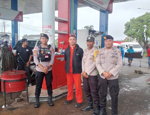 ISU KELANGKAAN BBM PICU ANTRIAN PANJANG DAN KEMACETAN — “UNTUNG ADA POLISI”