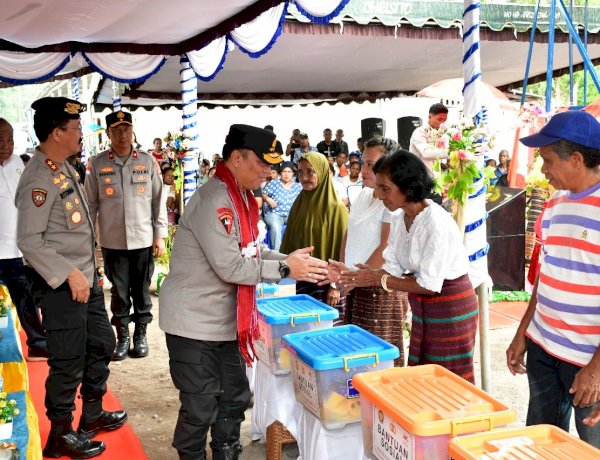 Wakapolri Bersama Perwakilan Akpol ’90 Dhira Brata Resmikan Sumur Bor dan Serahkan Bantuan untuk 2.983 Warga Pengungsi Lewotobi di Huntara II Konga*