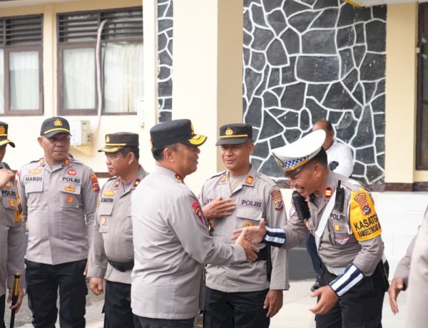 WAKAPOLRI MENYAPA PERSONEL POLRES FLORES TIMUR, TEKANKAN STANDAR LAYANAN 110 & PAMAPTA MERATA NASIONAL*