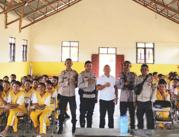 BHABINKAMTIBMAS DESA PAPANG LAKSANAKAN SOSIALISASI PENERIMAAN CALON ANGGOTA POLRI DI SMAK ST. MARIA ITENG