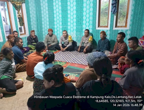 Patroli Dialogis Bhabinkamtibmas di Kampung Kalo, Polisi Hadir Menjaga Warga di Tengah Cuaca Tak Menentu