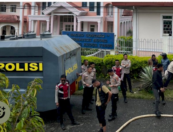 Polres Manggarai Kerahkan Water Canon Bantu Padamkan Kebakaran Rumah di Pau