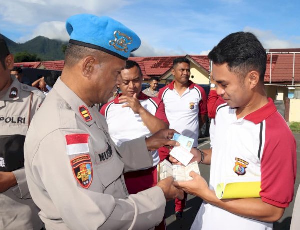 Kasi Propam Polres Manggarai Laksanakan Pemeriksaan Rutin Personel