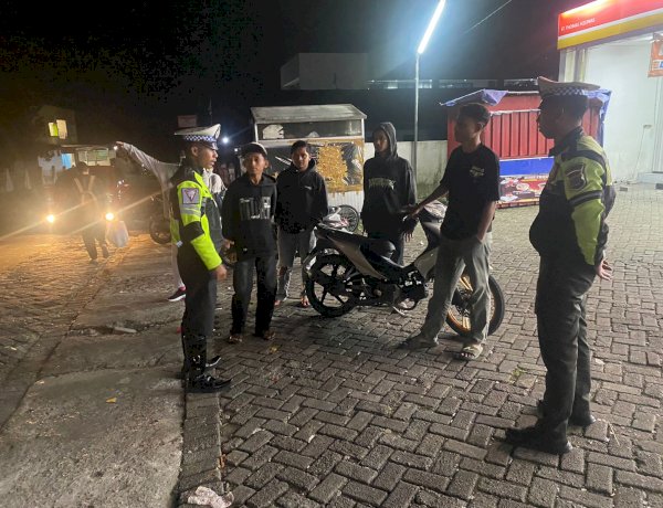 Polri Hadir di Jam Rawan, Polres Manggarai Polda NTT Gelar Patroli Malam Antisipasi Balap Liar dan Laka Lantas