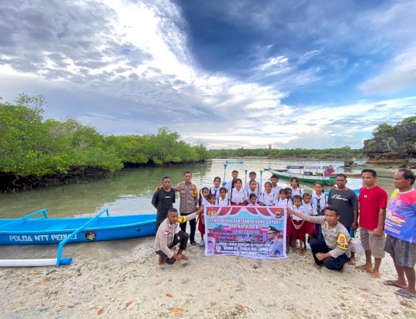 Perahu Harapan dari Kapolda NTT untuk Pelajar Pesisir Rote Ndao*