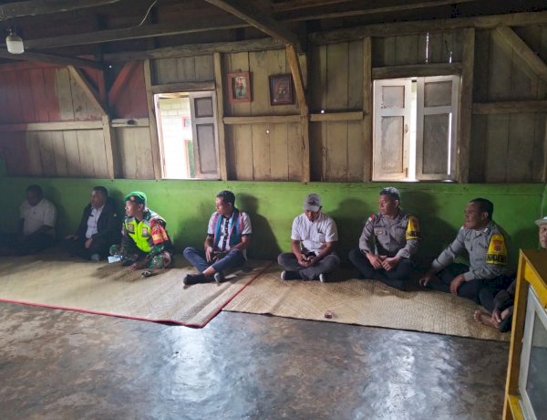 Bhabinkamtibmas Kecamatan Ruteng Dampingi Pelepasan Pasung Pasien ODGJ di Desa Pong La’o