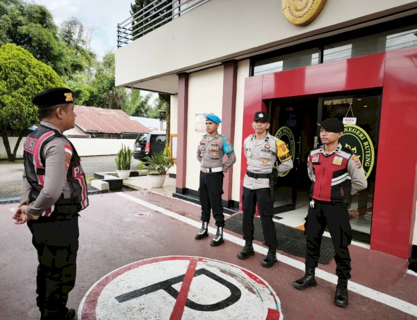 Anggota Polres Manggarai Laksanakan Pengamanan Sidang di Pengadilan Negeri Ruteng