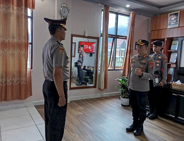 Dedikasi Tanpa Batas, Kapolres Manggarai Pimpin Upacara Kenaikan Pangkat Pengabdian Kompol I Ketut Kantun