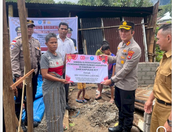 NTT PENUH KASIH, KAPOLRES MANGGARAI SALURKAN BANTUAN PEMBANGUNAN DUA UNIT RUMAH LAYAK HUNI DARI KAPOLDA NTT