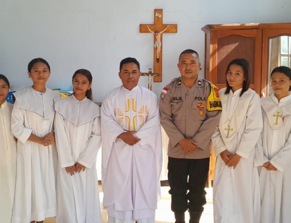 Bhabinkamtibmas Desa Buar Laksanakan Sambang dan Pengamanan Misa Paskah Kedua, Wujudkan Situasi Kondusif