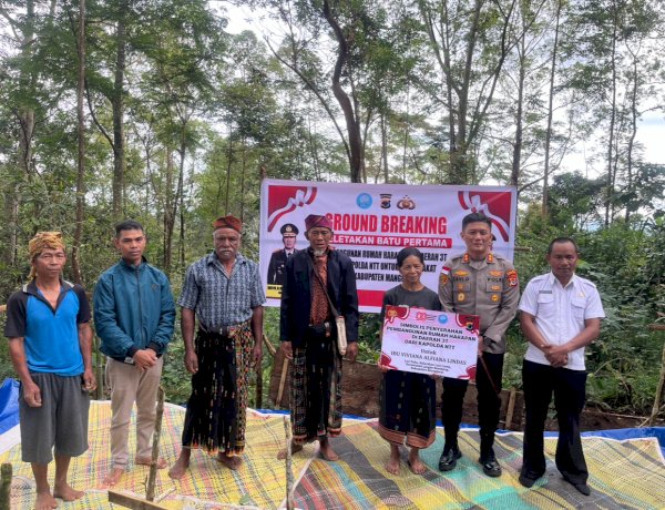 KAPOLRES MANGGARAI SALURKAN BANTUAN PEMBANGUNAN RUMAH LAYAK HUNI DARI KAPOLDA NTT