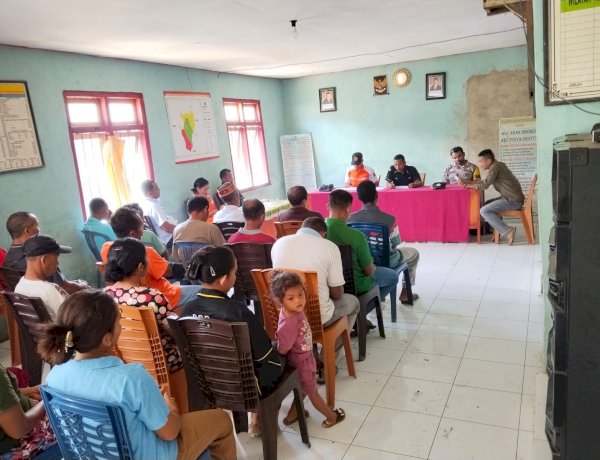 Bhabinkamtibmas Reok Barat Laksanakan Sambang dan Hadiri Rapat Kelembagaan Desa Torong Koe